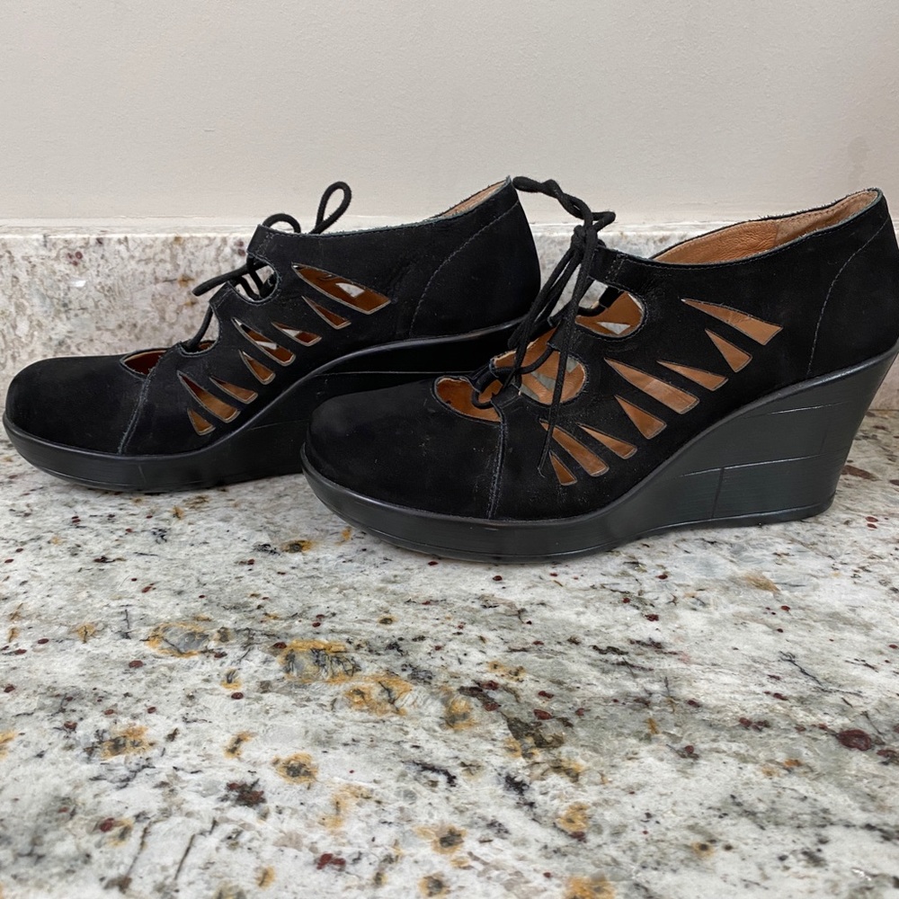 ABEO Black Suede Wedge  Sz 9 “Kamela”